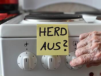 Alzheimer ist eine tückische Krankheit - oft werden die Symptome wie Gedächtnisverlust oder Orientierungslosigkeit erst viel zu spät nachgewiesen. Ein neuer Bluttest weckt Hoffnungen in Sachen Früherkennung der Krankheit. Symbolfoto:   Jens Kalaene/dpa
