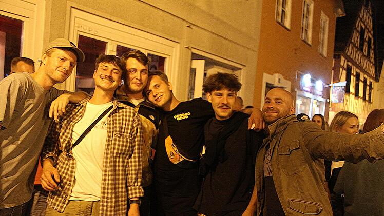 Sich treffen, miteinander Zeit verbringen - darum geht es den meisten Jugendlichen. Und diese Gruppen sind auch nicht problematisch. Foto: Sonny Adam