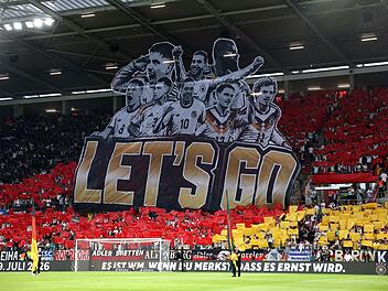Mit dieser Choreografie verabschiedeten die deutschen Fans ihre Nationalmannschaft am 31. Mai beim letzte Testspiel des Teams auf deutschem Boden vor der Abreise in die USA. Die Partie gegen Finnland in Mainz endete 4:0.