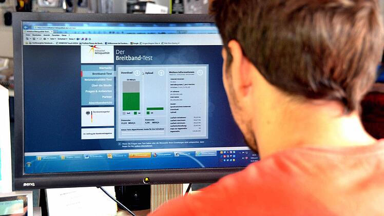Mit 50 000 Kilobit pro Sekunde kann Peter Hartmann während der Testphase von HAB-Net ins Netz gehen. Aber auch für alle anderen Bewohner von Katzenbach stellt HAB-Net mit 25 000 Kilobit nun ein VDSL, eine Very High Speed Digital Subscriber Line ins Internet zur Verfügung.