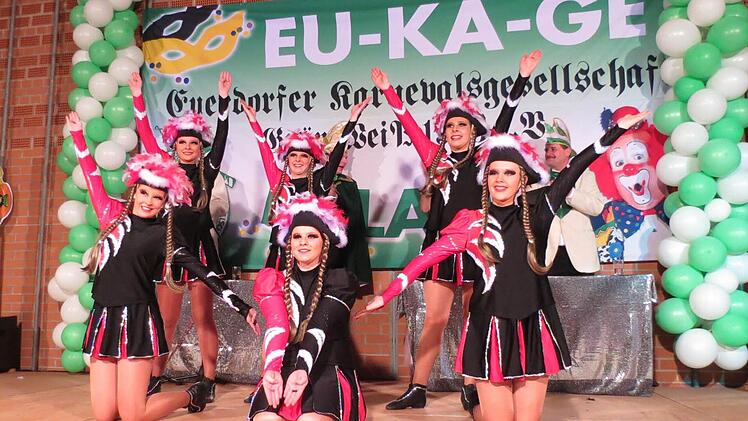 Tolles Gastgeschenk: Die Prinzengarde aus Ochsenfurt beim Marschtanz.