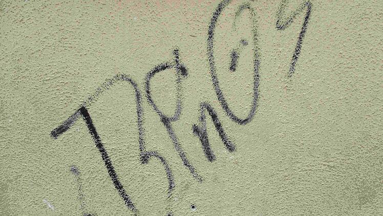 Später wurde auch ein 24-Jähriger geschnappt, der mit einem schwarzen Edding "Bino" an die Wände kritzelte. Foto: Polizei Bamberg