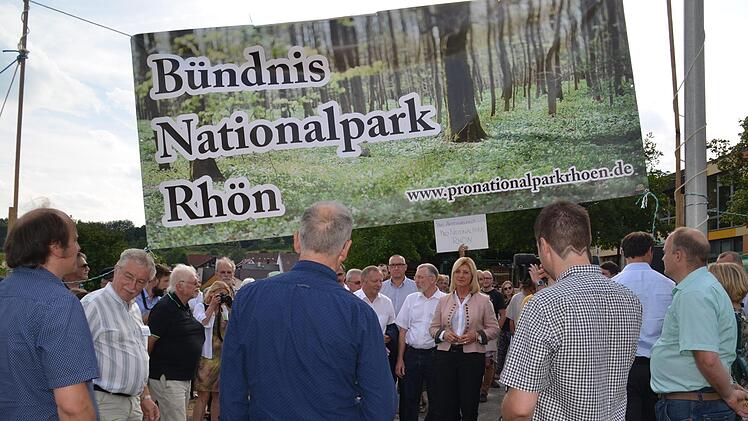Die Nationalparkbefürworter begrüßten Ulrike Scharf sehr freundlich.