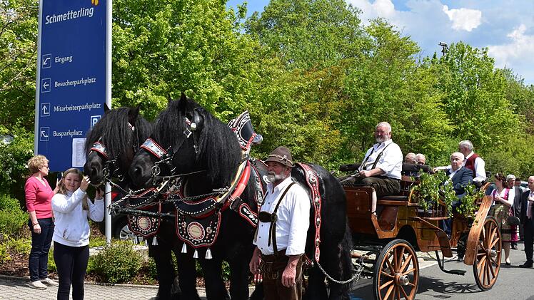 Der Festzug in Geschwand Foto: Petra Malbrich