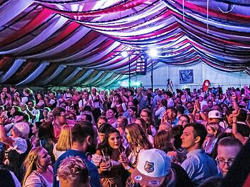 Ein voll besetztes Festzelt ist mit der Original Prinz Albert (OPA) Blasmusik garantiert. Foto: CT-Archiv/Jochen Berger