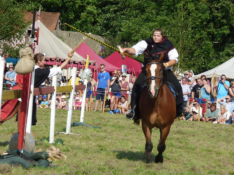 Ritterfest auf der Burg Waischenfeld: Eine große Familie