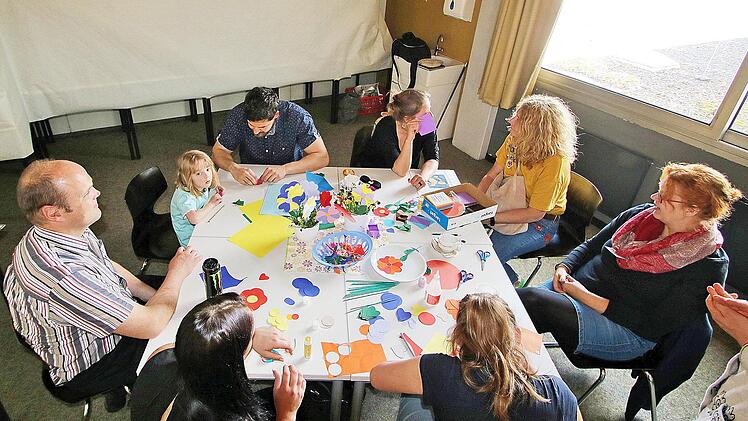 Großformatiges Malen machte Kindern und Erwachsenen. Dieter Britz