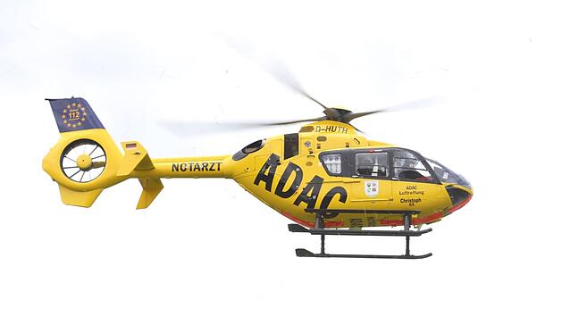 Ein Motorradfahrer musste nach einem Unfall im Landkreis Hof mit dem Hubschrauber in eine Klinik gebracht werden. Symbolbild: NEWS5/Haag