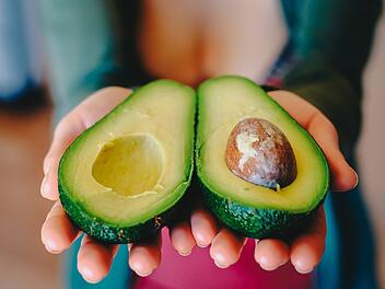Avocado ist zwar sehr gesund, enthält aber viele Kalorien.