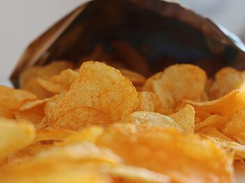 Symbolbild: Chips, Chipstüte