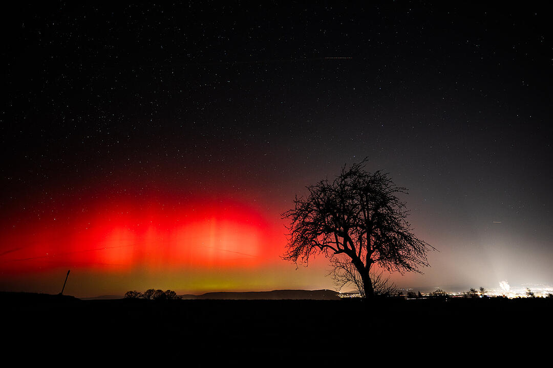 Wenn der Himmel glüht - Polarlicht-Spektakel am Himmel über Bischberg Wenn der Himmel glüht - Polarlicht-Spektakel am Himmel über Bischberg