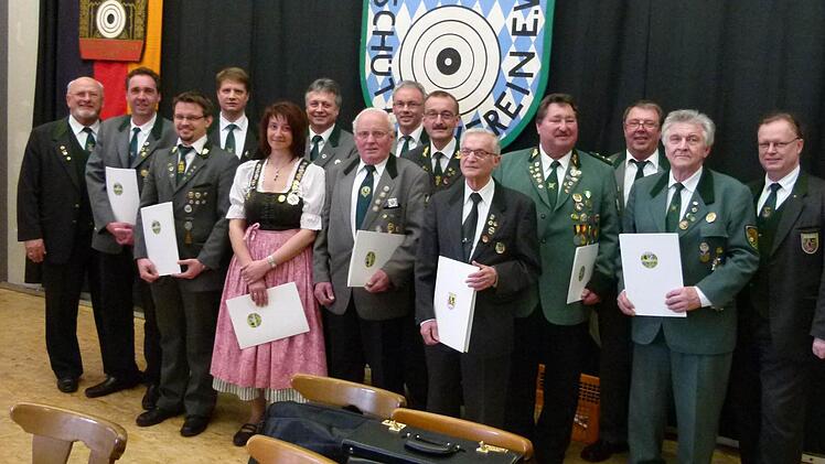 Besondere Verdienste im Schießsport wurden gewürdigt.