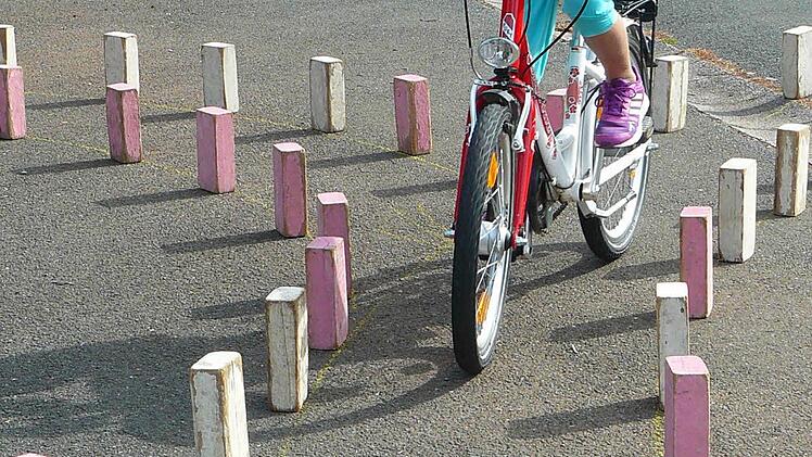 Es ist gar nicht so einfach den Fahrradparcours zu bewältigen.