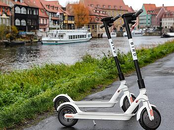 Ab Freitag, 15. März, dürfen E-Scooter durch Bamberg fahren - eine Sondergenehmigung ist jetzt erteilt worden. Foto: Matthias Hoch