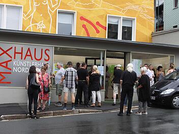 Das Maxhaus wird in den kommenden zwei Wochen Anlaufstation für die Künstler sein. Diese werden aber über den gesamten Ort verteilt arbeiten.   Michael Wunder
