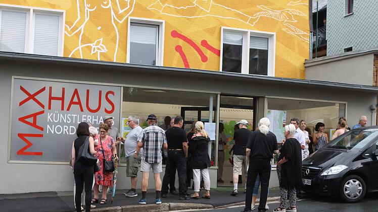 Das Maxhaus wird in den kommenden zwei Wochen Anlaufstation für die Künstler sein. Diese werden aber über den gesamten Ort verteilt arbeiten.   Michael Wunder