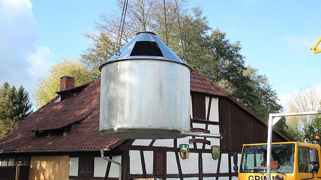 Ein neuer Sudkessel für die kleine Brauerei im oberfränkischen Roßfeld. Foto: Niklas Schmitt