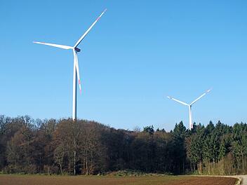 Die zwei Nüdlinger Windräder auf dem Lerchenberg