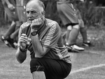 Typisch: Ansgar Iff am Spielfeldrand.