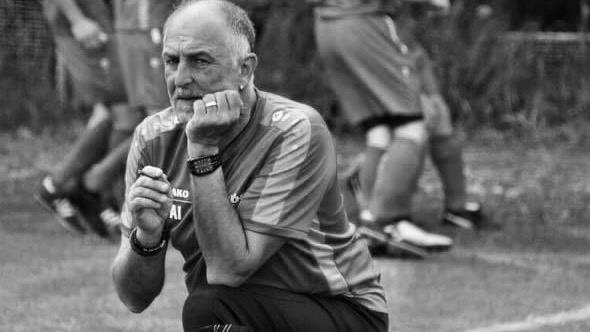 Typisch: Ansgar Iff am Spielfeldrand.