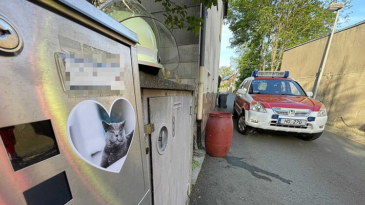 Zimmerbrand in Wohnhaus: Mehrere Katzen verendet