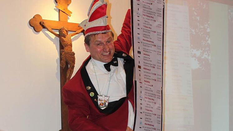 Der SKK-Präsident Matthias Graß präsentiert einen gelungenen weil auf das Wesentliche reduzierten Verbesserungsvorschlag zum Schilderwald. Foto: Markus Häggberg