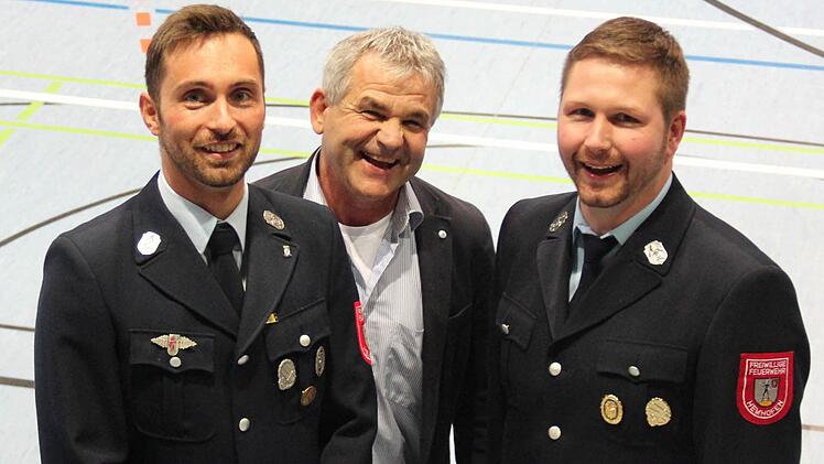Bürgermeister Ludwig Nagel mit den beiden Kommandanten: links Manfred Korzer, rechts Harald Noß Foto: Johanna Blum