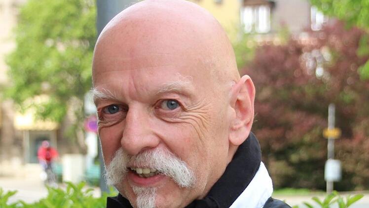 Dieter Popp ist seit 25 Jahren beim Blutspendedienst aktiv: "So viele Spender wie in der Jahnhalle waren es an einem Tag noch nie." Foto: Ronald Heck