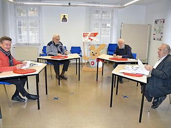 Die Sozialexperten von "1000 Herzen für Kronach" prüfen jeden Antrag auf Bedürftigkeit genau (von links): Gerhard Burkert-Mazur, Gerd Mencl, Wolfgang Eckert-Hetzel und Heinz Hausmann. Foto: K.- H. Hofmann