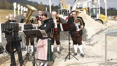 Die Blaskapelle Weilersbach sorgte für den guten Ton.