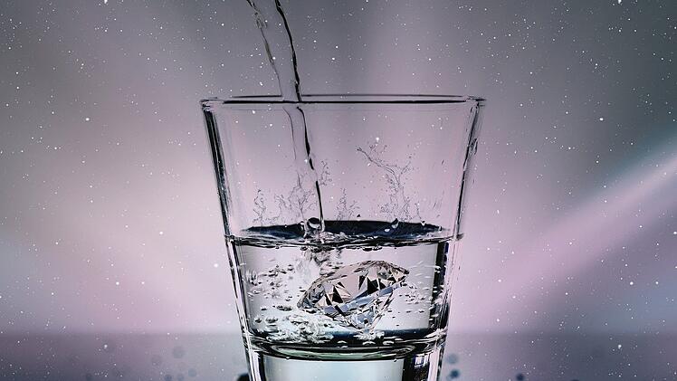 Wasser ist besser als zuckerhaltige Säfte und Limonaden.