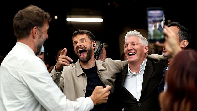 Sender-&uuml;bergreifendes Experten-Treffen, auch bei der XXL-WM l&auml;uft man sich eben &uuml;ber den Weg, von links: J&uuml;rgen Klopp, Thomas M&uuml;ller and Bastian Schweinsteiger.