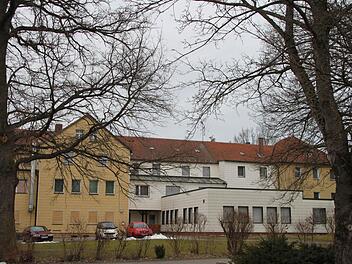 Wie geht es mit dem Feierabendhaus und Haus Ruth in Neuenmarkt weiter? Foto: Archiv