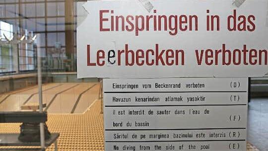 Aus dem Lehrbecken ist schon lange ein Leerbecken geworden. Alle Fotos: Barbara Herbst