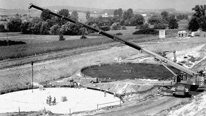 Den großen Belüfter-Becken (hier beim Bau anno 1996) soll künftig keine so große Bedeutung mehr zukommen. FT-Archivfoto: Rudolf Mader