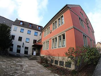 Vor 50 Jahren wurde mit dem Neubau des Pfarrgemeindehauses begonnen. Das damals neue Haus in Betonbauweise ist längst wieder abgerissen und durch dieses ersetzt worden. Thomas Malz