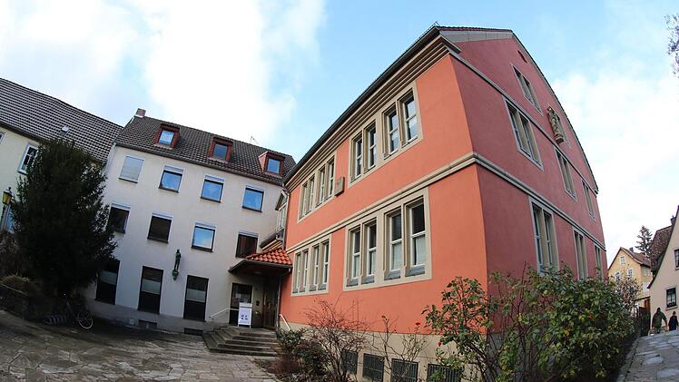 Vor 50 Jahren wurde mit dem Neubau des Pfarrgemeindehauses begonnen. Das damals neue Haus in Betonbauweise ist längst wieder abgerissen und durch dieses ersetzt worden. Thomas Malz