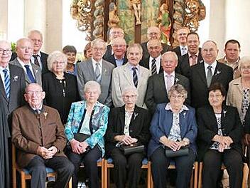 Die Jubelkonfirmanden freuten sich über den gemeinsamen Tag. Foto: see