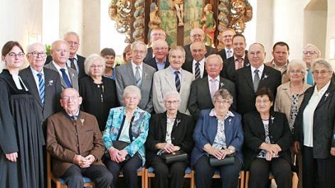 Die Jubelkonfirmanden freuten sich über den gemeinsamen Tag. Foto: see