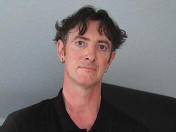 Barry-John Thompson war mit seinem kleinen Chihuahua in Stadtsteinach spazieren, als er von einem Hund angegriffen und dabei schwer verletzt worden ist. Foto: Sonja Adam