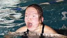 Voller Einsatz: Lisa-Marie Lehmann aus Zeil gewann das B-Finale über 25 Meter mit Schwimmflossen.  Foto: rn