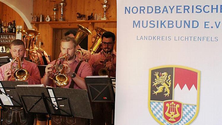 Mit wunderbarer Blasmusik er&ouml;ffneten die Altenkunstadter Musiker die Musikerkreisversammlung des Jahres 2020. Foto: Roland Dietz