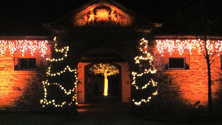 Elfershausen will zwar Strom sparen, doch zur Schlossweihnacht wird das Erthal-Gebäude im weihnachtlichen Glanz erstrahlen.