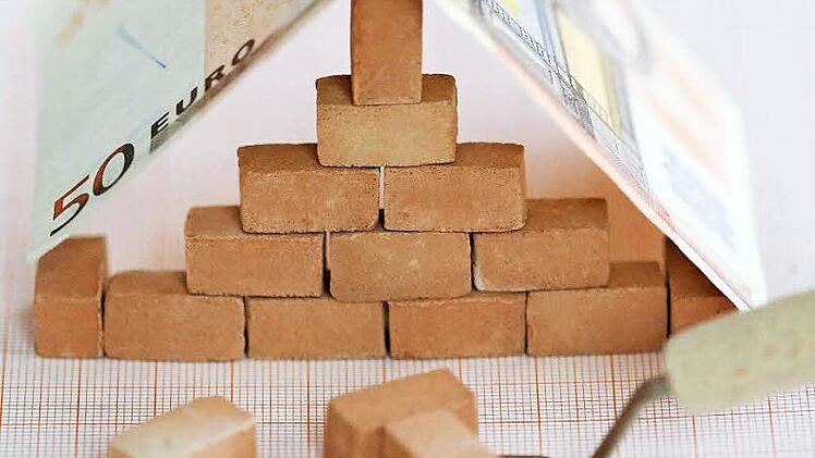 Wer bauen oder renovieren will, braucht handwerkliches Geschick, ein paar Profis an der Hand und Geld für die Finanzierung. Foto: imago