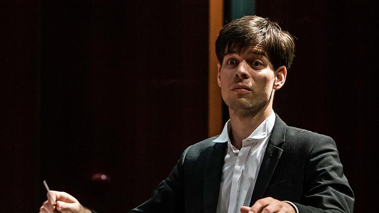 Unter Leitung seines neuen Ersten Kapellmeisters Johannes Braun beeindruckte das Philharmonische Orchester des Landestheater beim Konzert im Kongresshaus.Foto: Jochen Berger