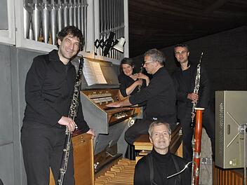 Simon Strasser (Bassoboe), Bärbel Bühler (Oboe), Mark Genzel (Orgel), Andreas Zenke (Fagott) und Raguel Ott (Englischhorn) spielten mit Herzblut und Engagement zur Freude der Zuhörer. Foto: Peter Klopf