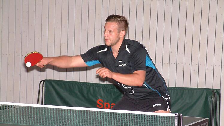 Am 9:4-Auswärtserfolg des SV Rothenkirchen beim ATSV Oberkotzau war Spitzenspieler David Scherbel mit dem Gewinn seiner zwei Einzel maßgeblich beteiligt.  Foto: Hans Franz