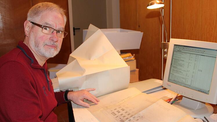 Seit Bernd Eckert pensioniert ist, kümmert er sich um das Pfarrarchiv. Es gibt viel zu tun, denn bis 2014 gab es keine einheitliche Archivierung.Heike Beudert