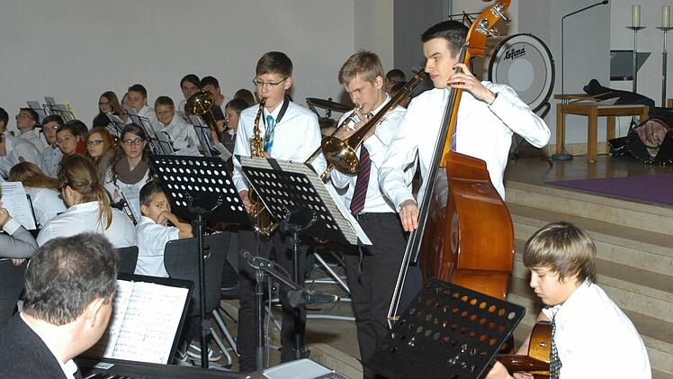 Besonderen Schwung brachte die Jazzband ins Weihnachtskonzert der Ebermannstadter Realschule.Fotos: Vogler