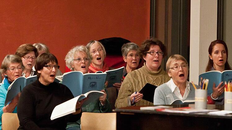Der Coburger Bachchor probt Monteverdis "Marienvesper". Das Werk erklingt beim "Baustellenkonzert" am Sonntag, 22. November, in der Morizkirche.Foto: Jochen Berger